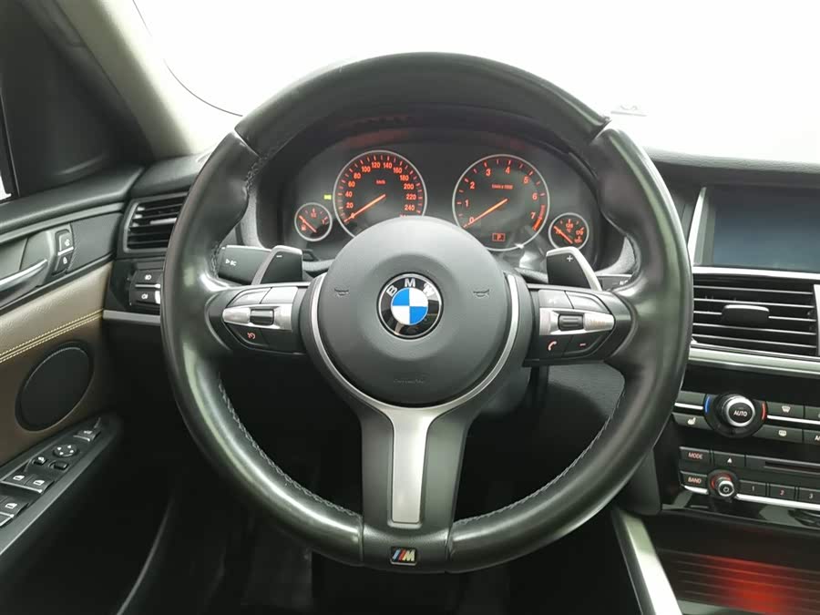 BMW X4 2017 car image #12