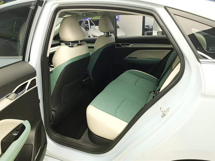 GEELY Emgrand L HiP 2022 car image #12