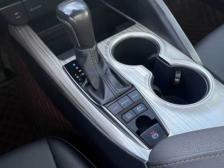 Toyota Camry 2018 car image #12