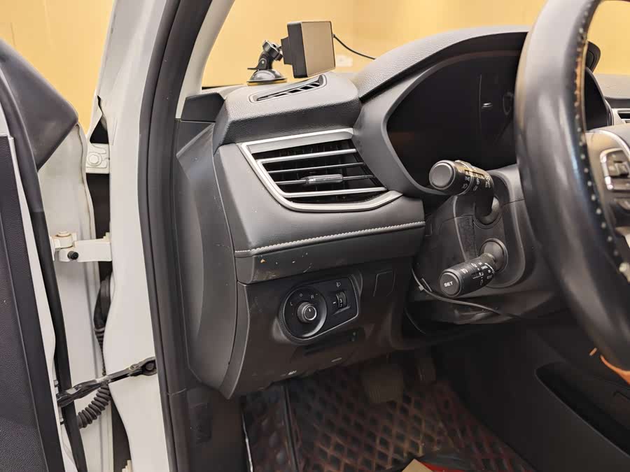 Roewe i5 2020 car image #12