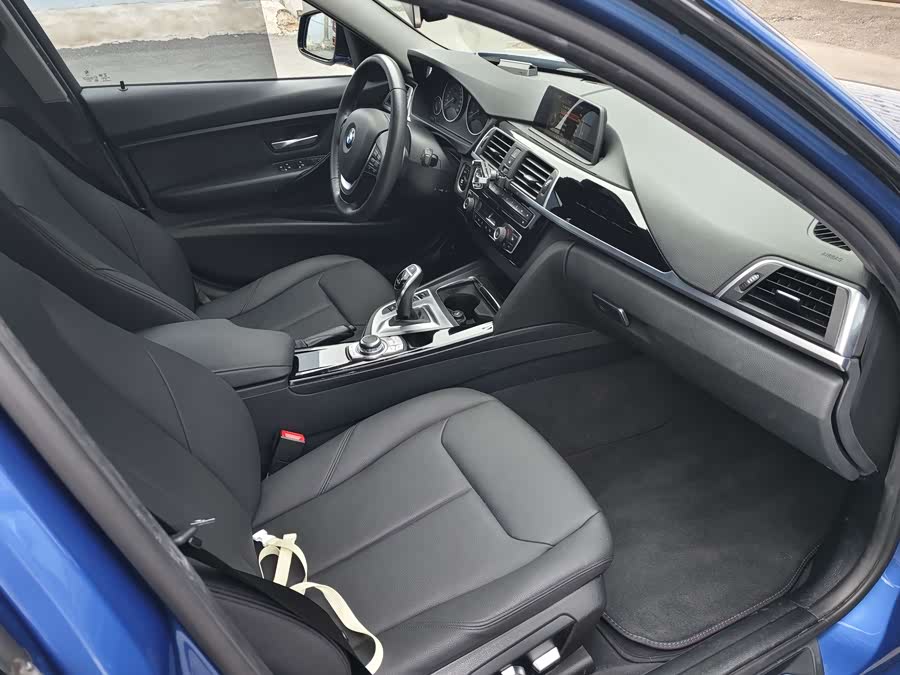 BMW 3 Series 2017 immagine di auto #12