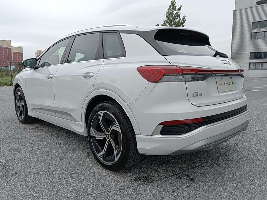 Audi Q4 e-tron 2024 immagine di auto #12