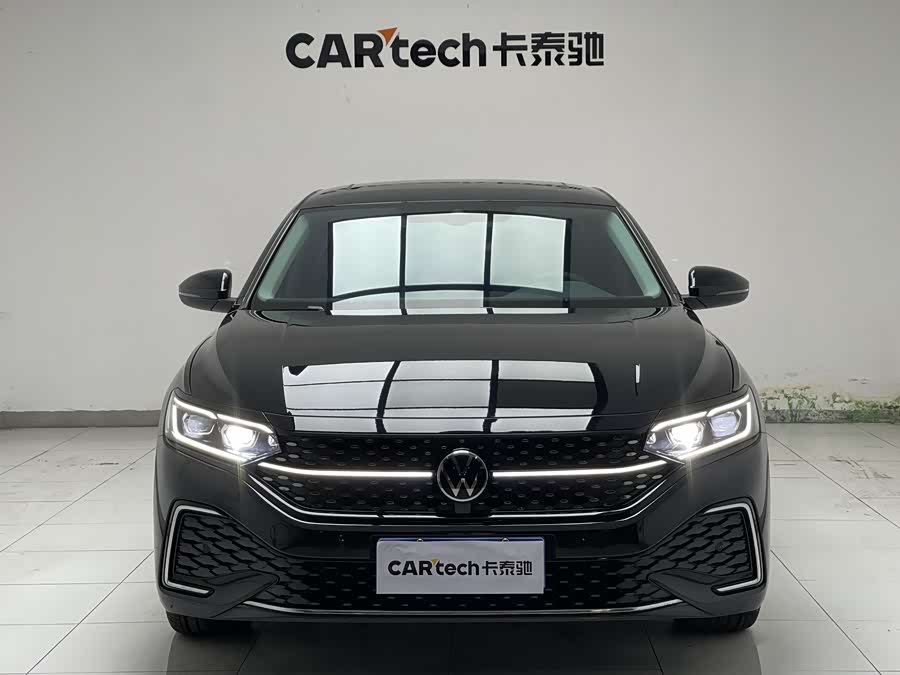 Volkswagen Passat 2022 car image #12