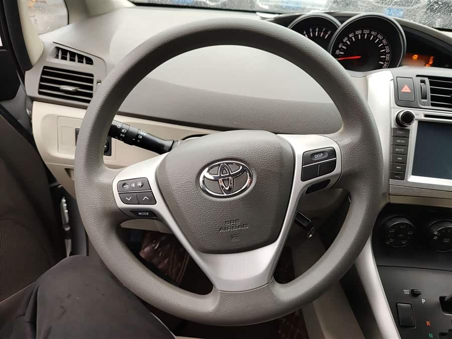 Toyota Reiz 2017 immagine di auto #12