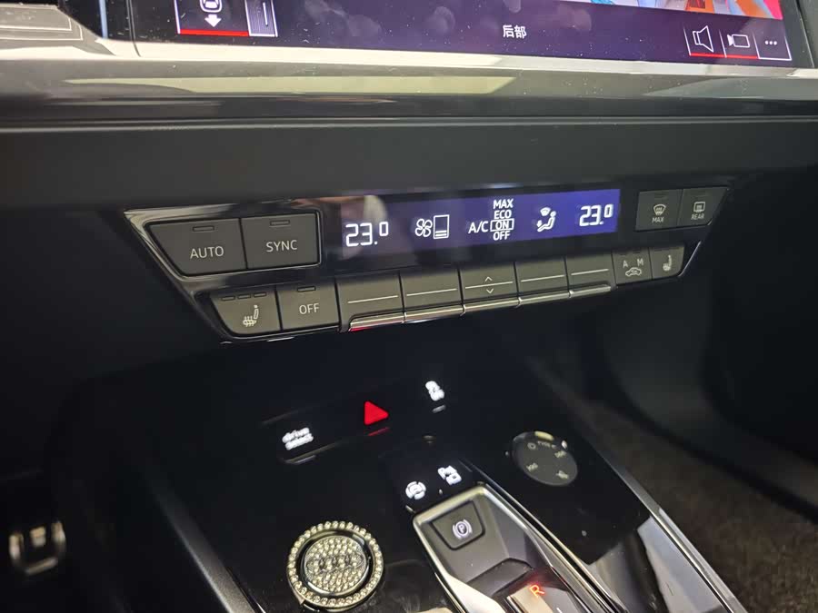 Audi Q4 e-tron 2025 immagine di auto #12