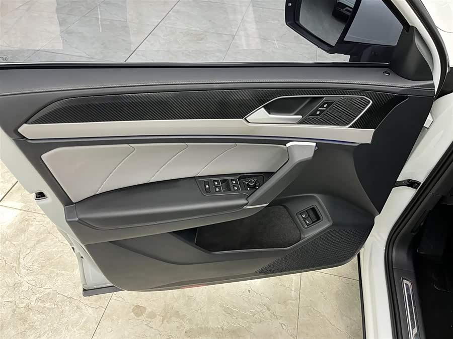 Volkswagen Tayron GTE 2022 car image #12