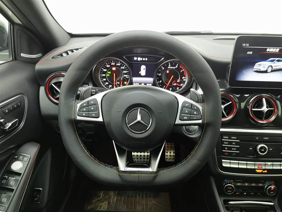 Mercedes-Benz GLA AMG 2018 car image #12