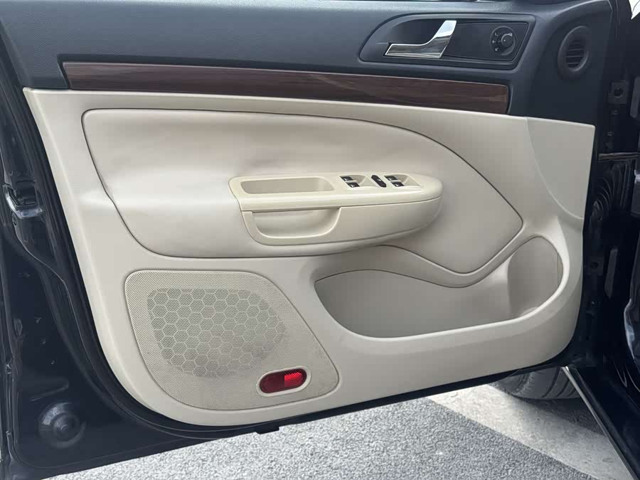 Skoda Octavia 2013 car image #12