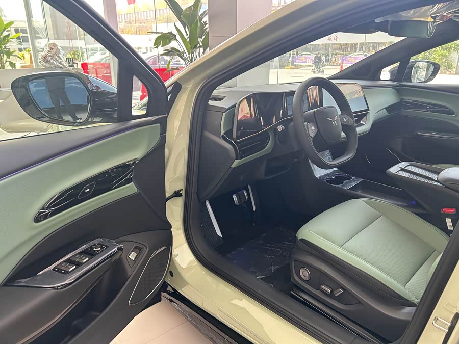 HongQi EH7 2025 #12 HongQi EH7 2025 car image #12