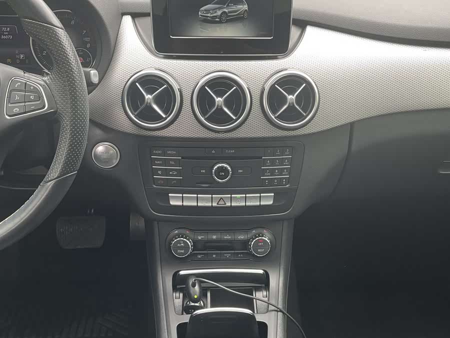 Mercedes-Benz B Class 2015 car image #12