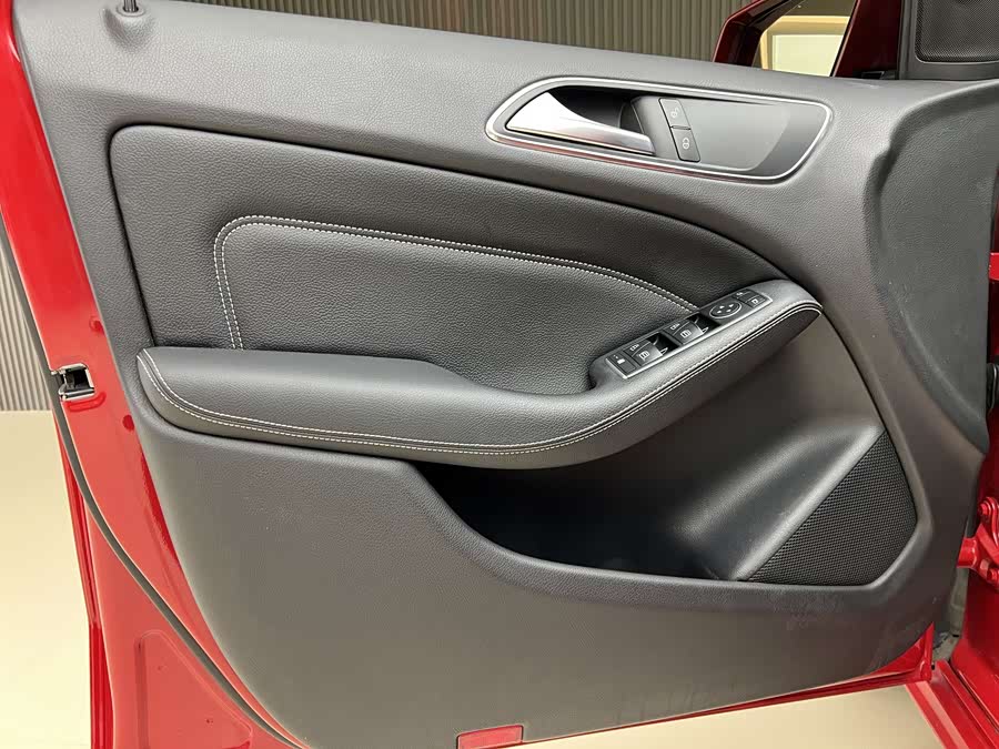 Mercedes-Benz B Class 2017 car image #12