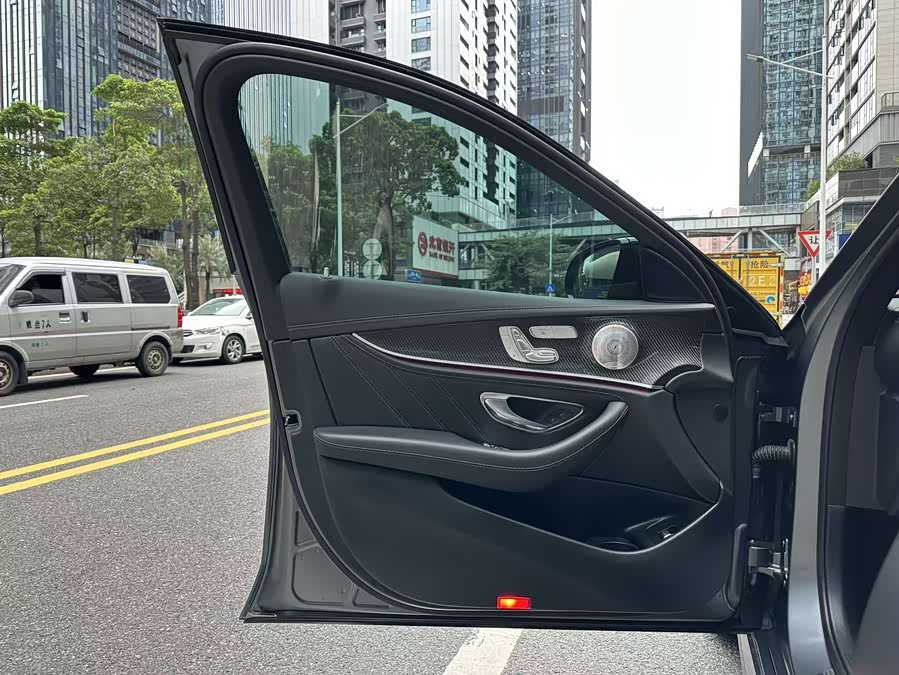 Mercedes-Benz E AMG 2021 صورة سيارة #12