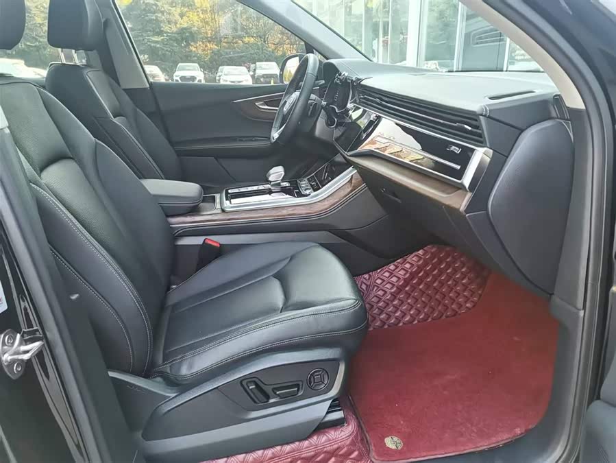 Audi Q7 2024 صورة سيارة #12