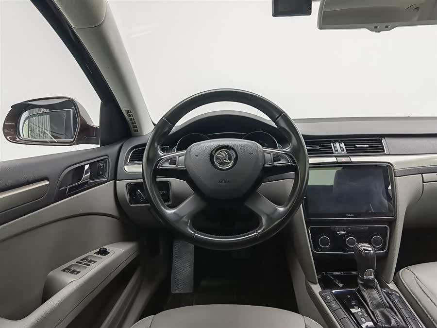 Skoda Superb 2014 car image #12