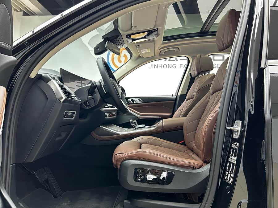 BMW X7 2023 car image #12