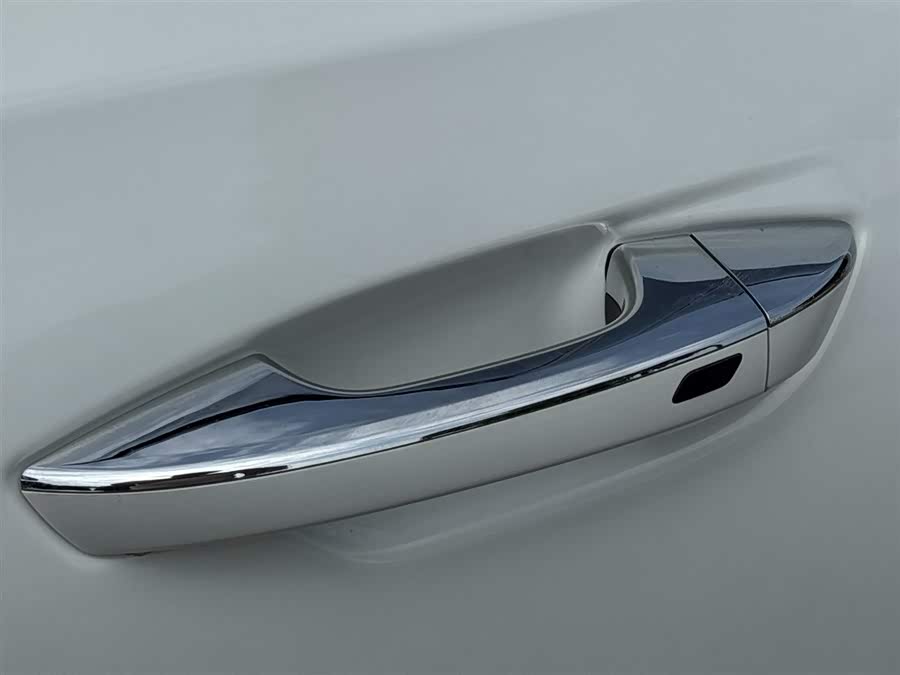 2022 car image #12