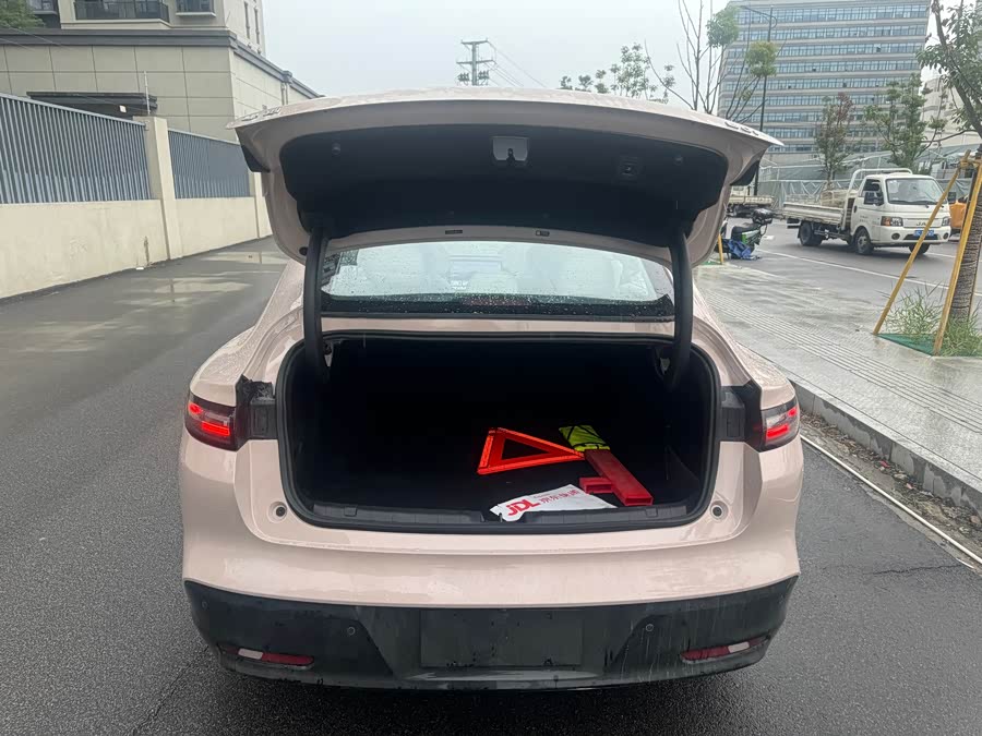 零跑汽车 零跑B01 2025 汽车图片 #12