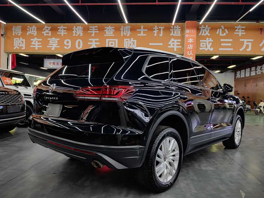 Volkswagen Touareg 2022 car image #12
