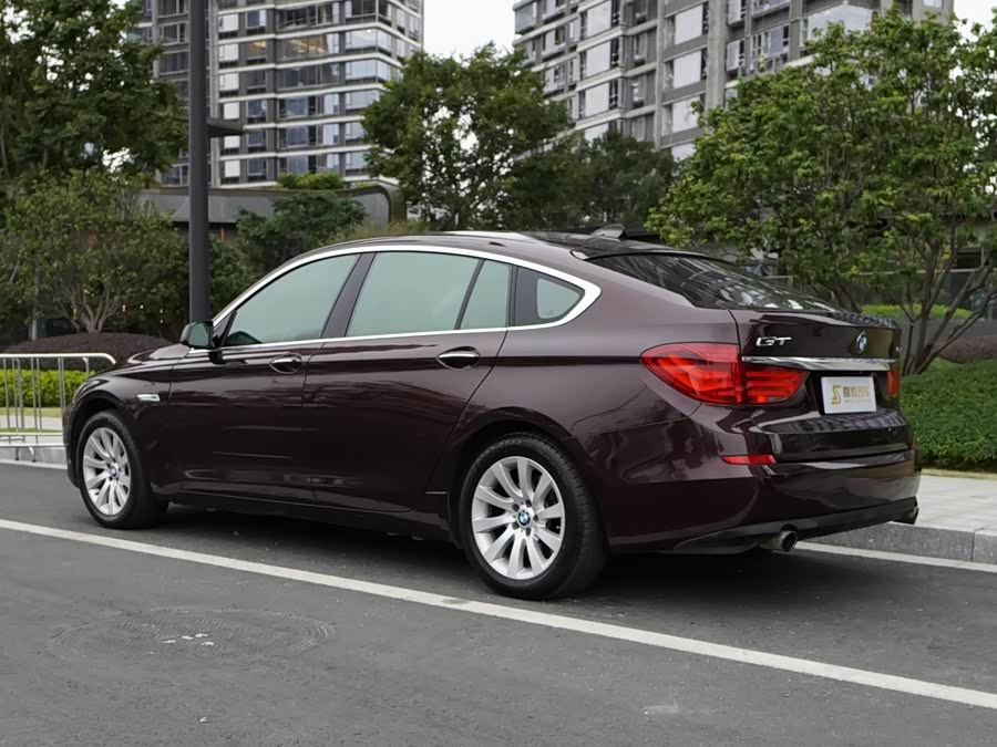 BMW 5 Series GT 2010 immagine di auto #12