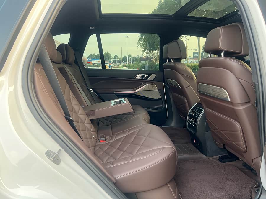 BMW X5 2022 car image #12