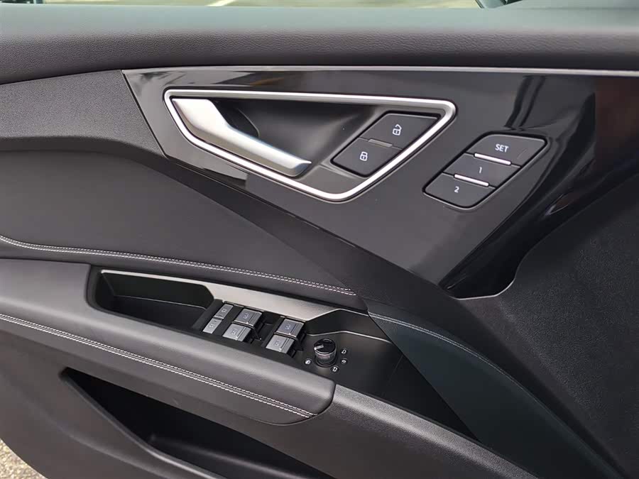 Audi Q4 e-tron 2024 #12 Audi Q4 e-tron 2024 صورة سيارة #12