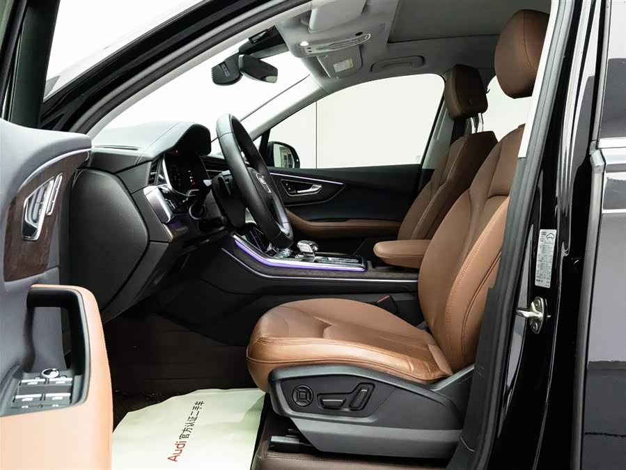 Audi Q7 2023 car image #12