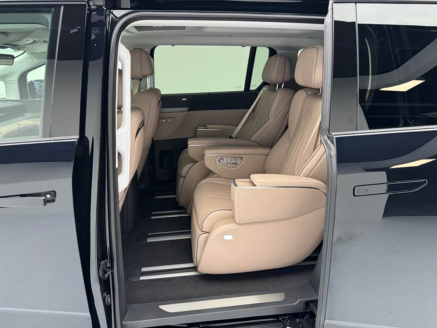 Xpeng X9 2025 imagem de carro #12