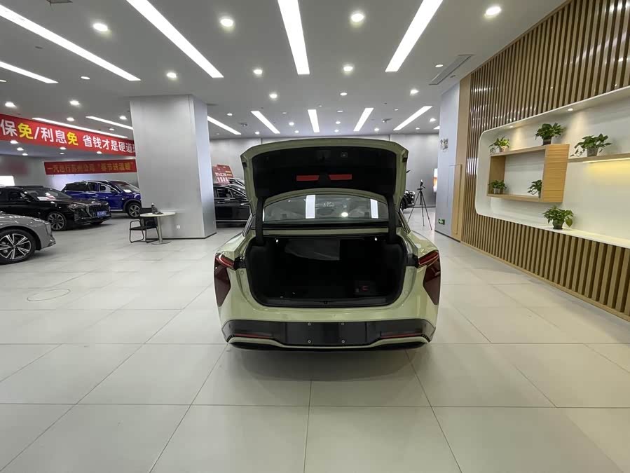 HongQi EH7 2024 #12 HongQi EH7 2024 car image #12