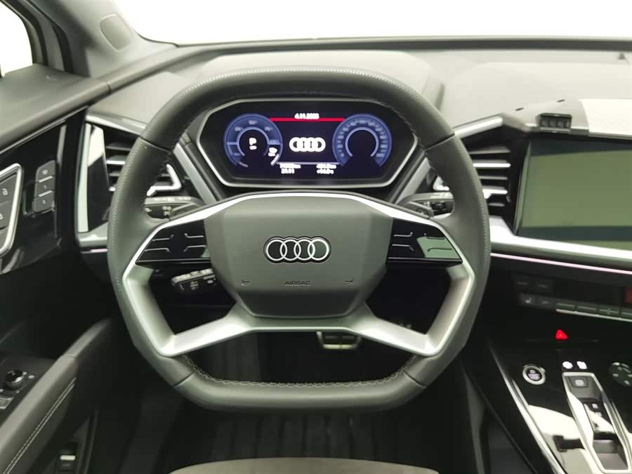 Audi Q4 e-tron 2023 صورة سيارة #12
