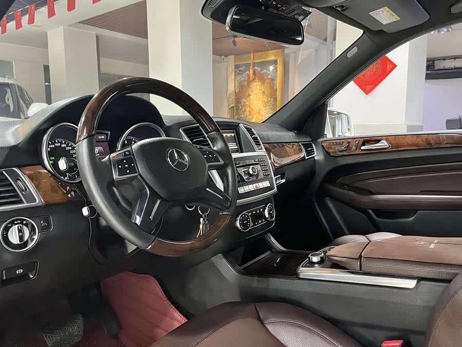 Mercedes-Benz M Class 2015 car image #12