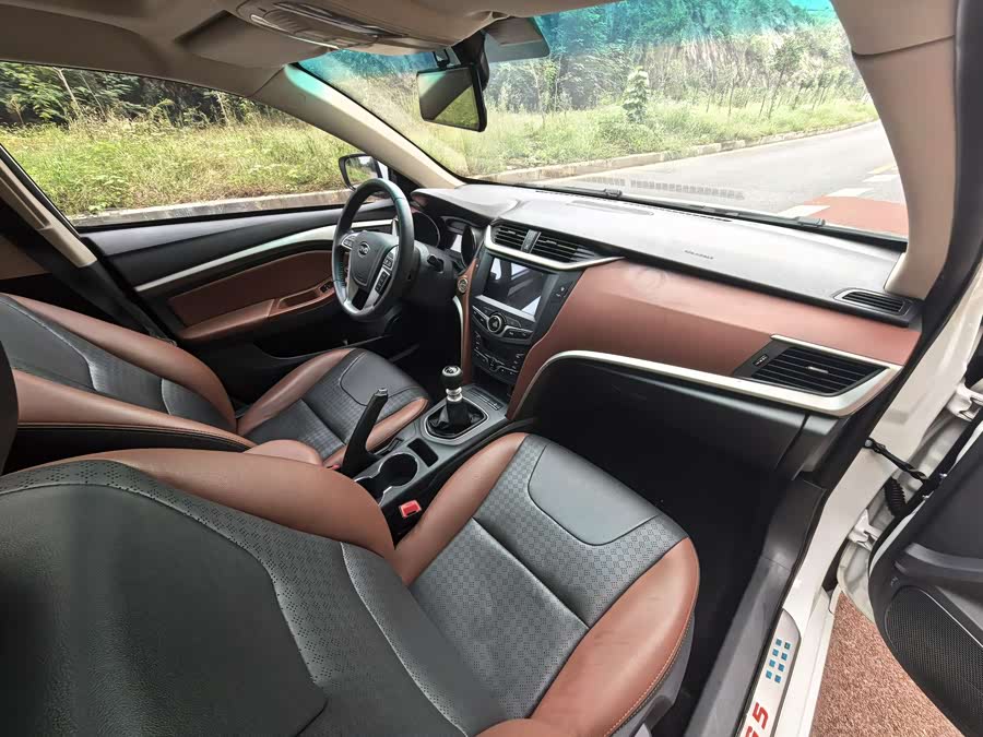 BYD G5 2015 immagine di auto #12