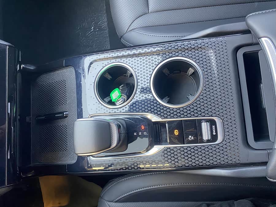 HongQi HS3 PHEV 2024 #12 HongQi HS3 PHEV 2024 car image #12