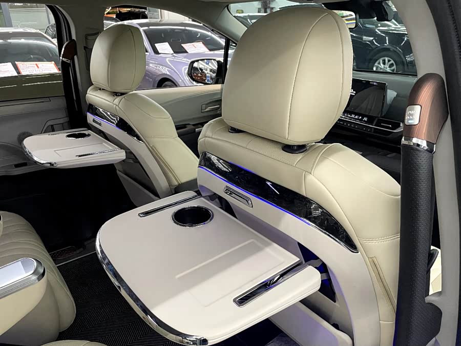 Toyota Granvia 2024 immagine di auto #12