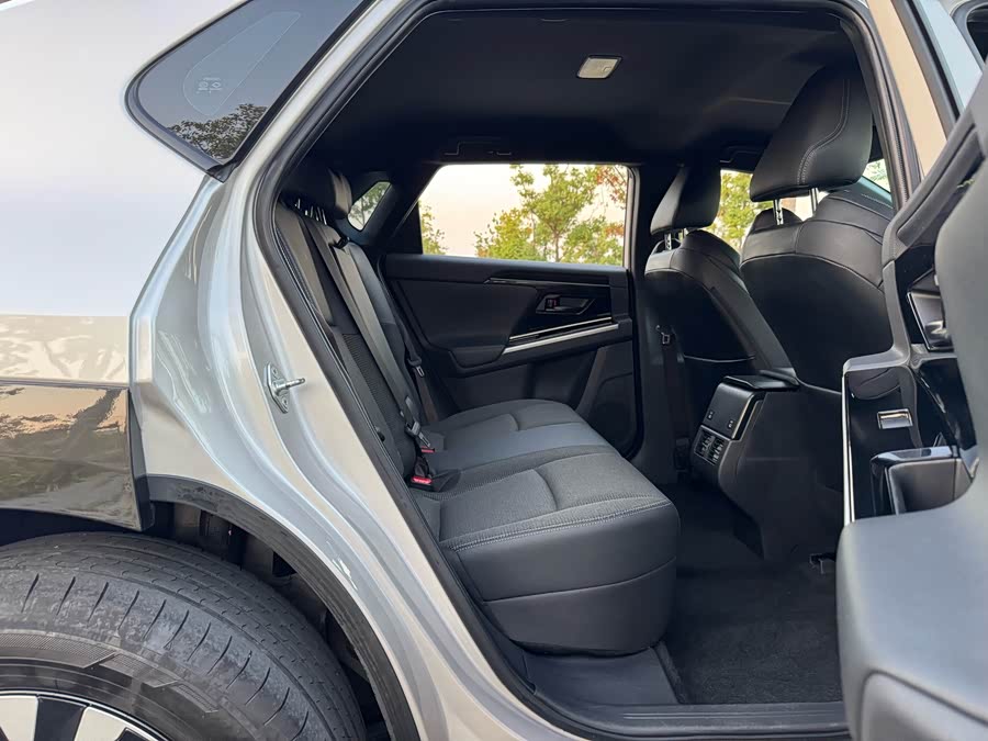 Toyota bZ4X 2022 immagine di auto #12