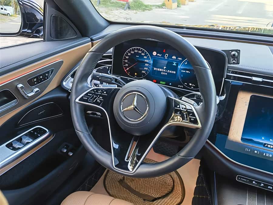 Mercedes-Benz E Class New Energy 2024 car image #12