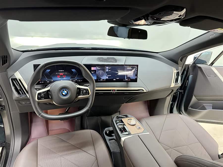 BMW iX 2023 car image #12