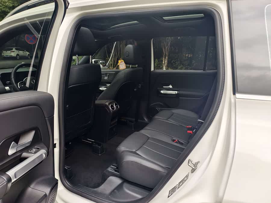 Mercedes-Benz GLB Class 2023 car image #12