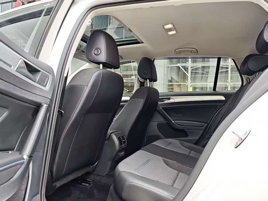 Volkswagen Golf Pure Electric 2021 imagen de coche #12