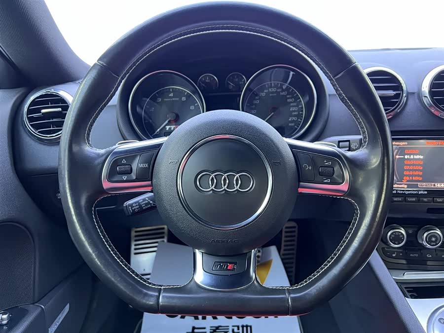 Audi TTS 2011 car image #12