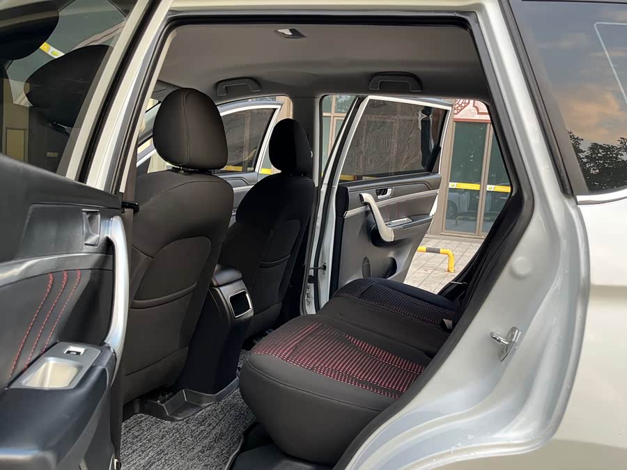 HongQi GuoYue #12 HongQi GuoYue image de voiture #12