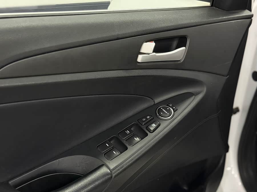 Hyundai Sonata 2016 car image #12