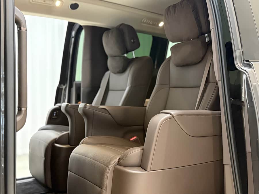 理想汽车 理想MEGA 2024 汽车图片 #12