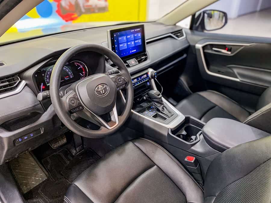 Toyota RAV4 2021 car image #12