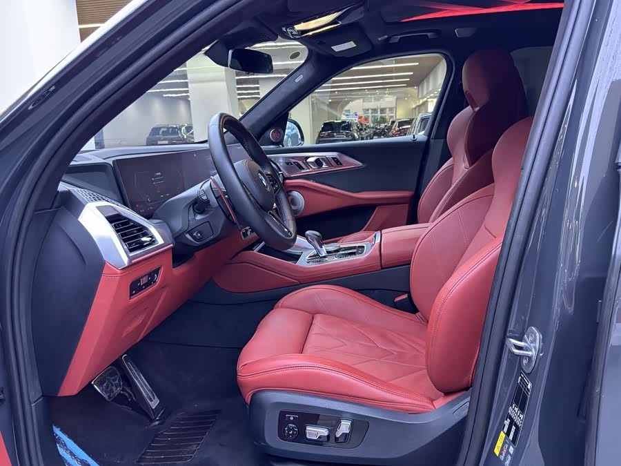 BMW XM car image #12