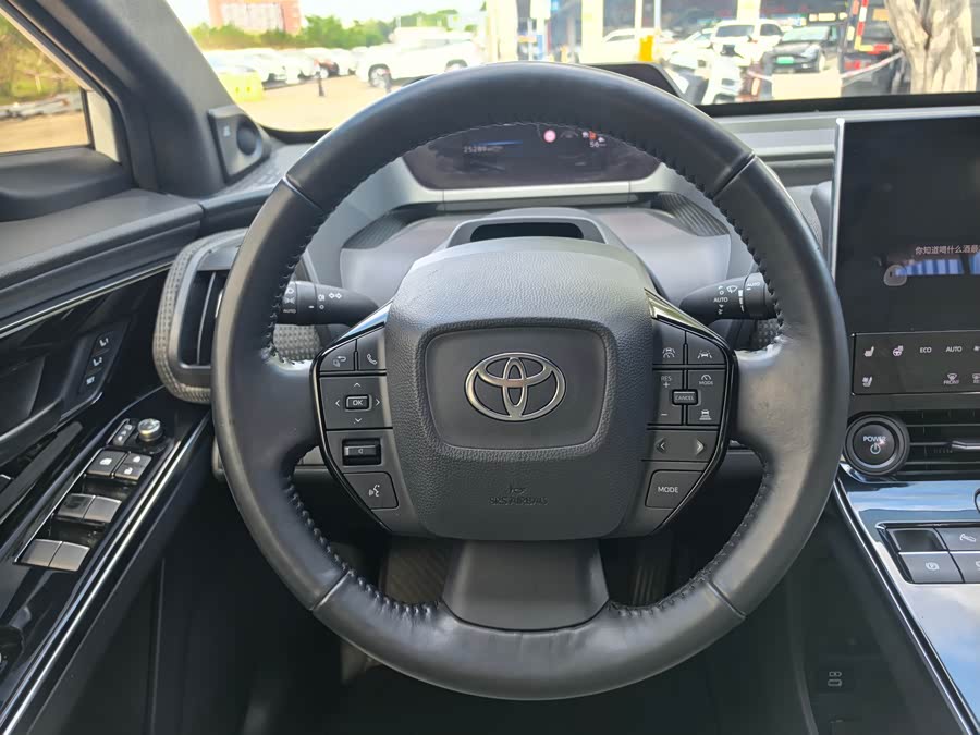 Toyota bZ4X 2022 immagine di auto #12