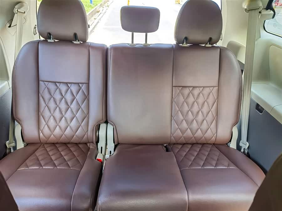 Toyota SIENNA 2018 car image #12