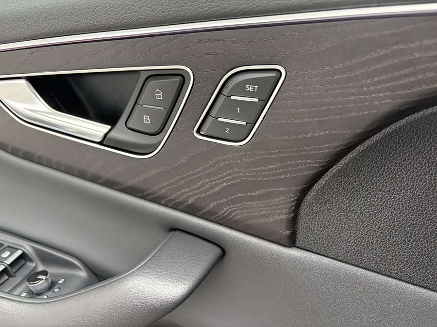 Audi Q8 2022 car image #12