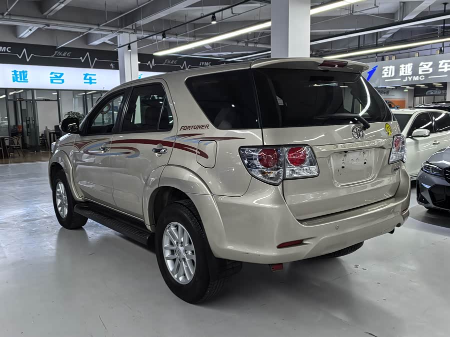 Toyota Fortuner 2015 immagine di auto #12