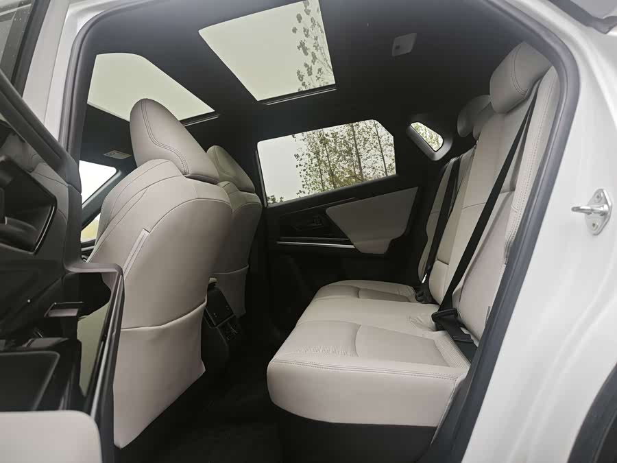 Toyota bZ4X 2022 immagine di auto #12