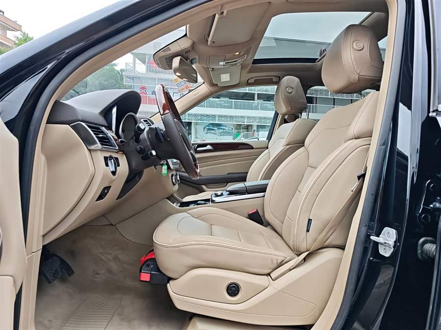 Mercedes-Benz M Class 2012 car image #12